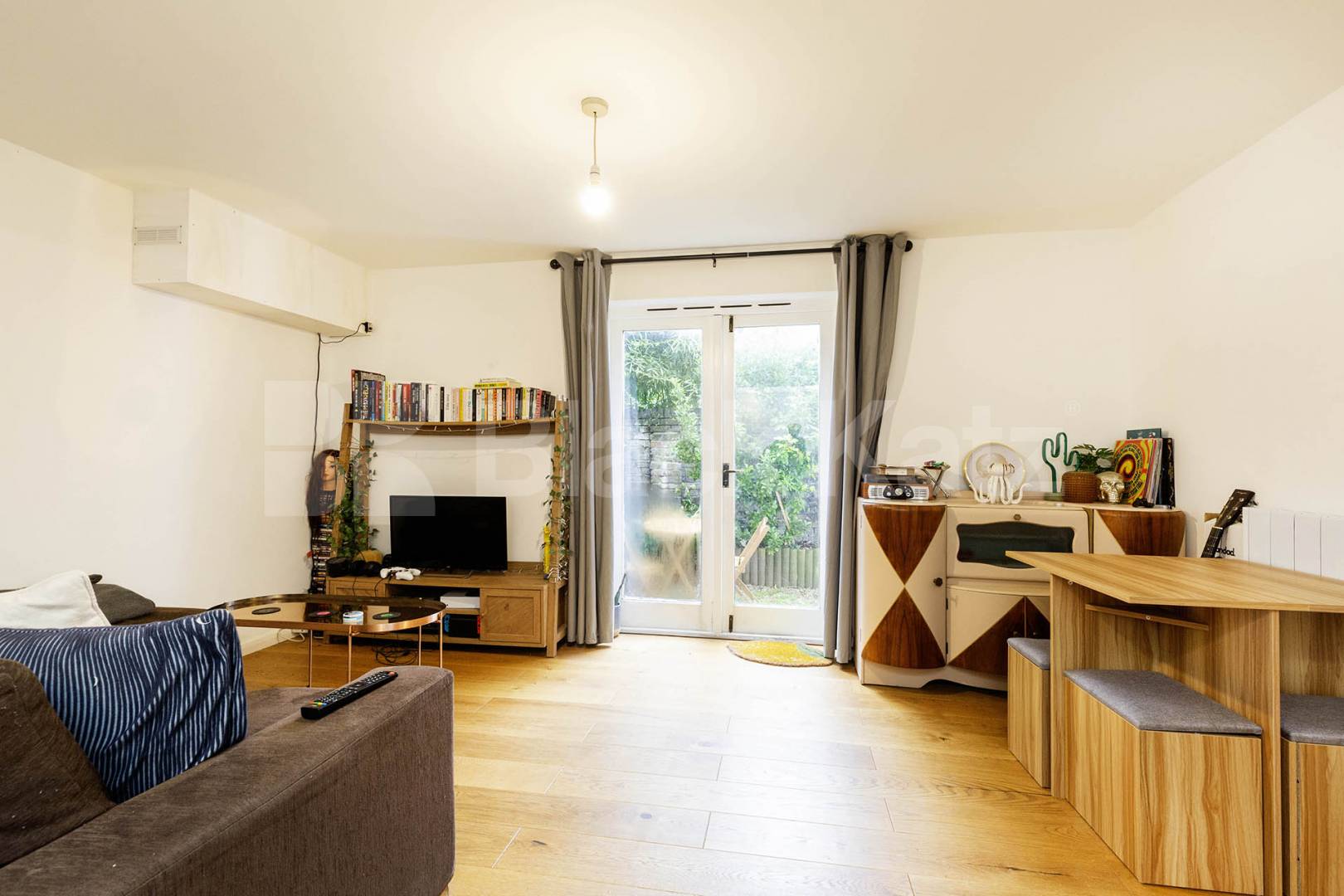 Modern recently refurbished one bed with garden in a period conversion in Camden Camden Street, Camden